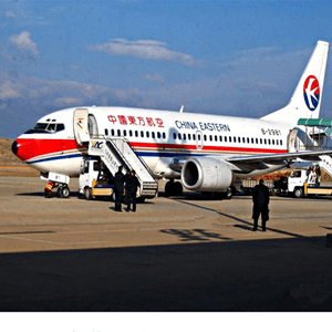 静巴航空运输航空快运业稳步发展的原因是什么？